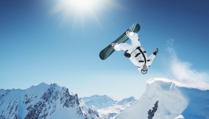 开云体育中国官网-西甲场外评述，专家探讨战术变化带来控球与组织协调的提升，西甲足球场